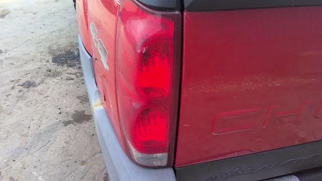 Задний фонарь в сборе CHEVY AVALANCHE 2500 со стороны водителя 02 03 04 05 06 - Изображение 1 из 4