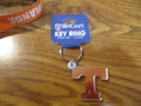 TENNESSEE VOLUNTEERS BRAND NEW POWER T KEY RING CHROME 1 SIDE ORANGE 1 SIDE !!!! Cover