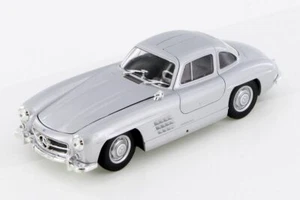 Mercedes-Benz 300SIL - Silver 1:24 Scale Diecast Model Car - Welly 24064SIL~~ - Picture 1 of 3