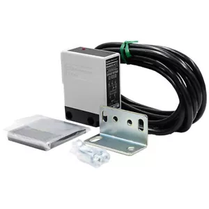 E64CCL1C Eaton/Cutler Hammer Retro Reflective Photoelectric Sensor -SA - Picture 1 of 2