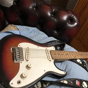 guitar - Picture 1 of 7