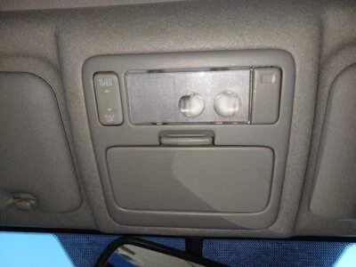LUZ INTERIOR TOYOTA RAV4 2000-2005 - Imagem 1 de 2