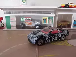 MATCHBOX NISSAN 300 ZX - BIANCO E NERO - RUOTE CALDE PRESSOFUSE 1:64 - Foto 1 di 1