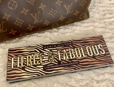 Paleta de polvo prensado con pincel PARIS HILTON Fierce & Fabulous 12 piezas Foto 1 de 3