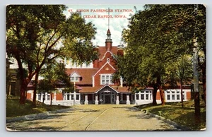 Cartolina Union Passenger Station, Cedar Rapids, Iowa C. & N. W. Railroad - Foto 1 di 2