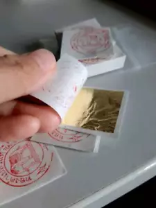 50 Hojas Lámina 100% Hoja Oro Puro 24k, Tamaño 3×3 cm. Amuleto de Buda Tailandés - Imagen 1 de 4
