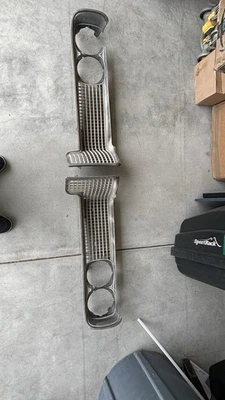 Parrillas de parachoques delanteras Pontiac Custom S Lemans 1969 OEM Foto 1 de 4