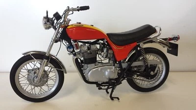 Triumph Hurricane X75.  Minichamps 1/12 - Image 1 of 4
