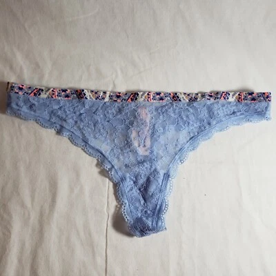 Tanga Victoria's Secret Mediana Azul Floral Malla Encaje Foto 1 de 4