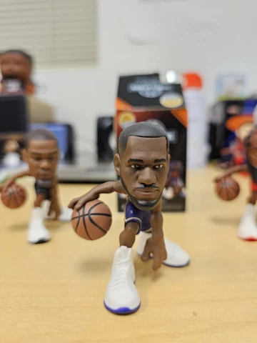 Lebron James *HTF* Alternate Uniform NBA smALL-STARS Micro Minis 3 inch Figure Cover