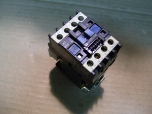 TAGLIERINA TELEMECANIQUE LP1-D1210BD 25A/600V 2-10HP/230-575VAC 24VDC COIL P2702 - Foto 1 di 7