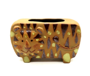 Jarrón jardinera de cerámica caprichosa arte moderno danés gato león pintado a mano marcado - Imagen 1 de 12