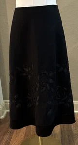ELLEN TRACY Beautiful Black Swing Skirt With Satin Floral Embellishing Size 8 - Picture 1 of 10