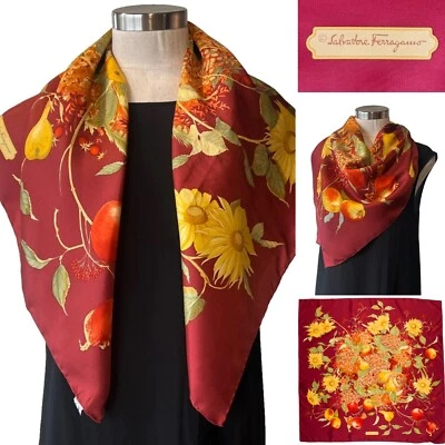 SALVATORE FERRAGAMO Bufanda de sarga de seda roja con flores y fruti 86x86 cm dobladillos enrollables Foto 1 de 4
