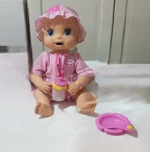 Baby Alive weiches Gesicht 2006 blond magnetische Flasche Löffel Schale Hut  - Bild 1 von 17