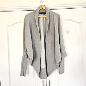 Cardigan Norma Kamali Batwing taglia S grigio scialle bozzolo aperto davanti felpa - Foto 1 di 8