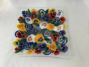 Peggy Karr Stiefmütterchen 12" Quadratisch Schmelzglas Servierplatte - Multicolor Floral - Bild 1 von 7