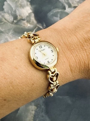 Wrangler 21.6mm Gold Tone Heart Link Bracelet  Women's Quartz Watch New Battery - Image 1 of 4