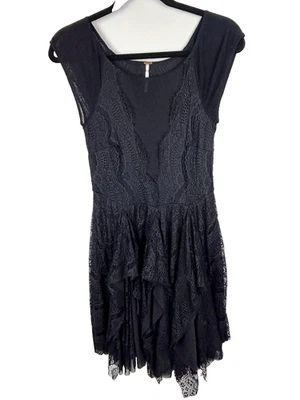 Free People 透明蕾丝迷你连衣裙黑色分层流畅褶边奇思索斯 S 码 — 第 1/4 张图片