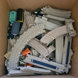 Lotto Gigante Thomas E Amici T13 Piste Plastica Giocattoli Treni Auto - Foto 1 di 23