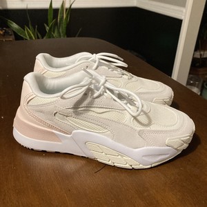 tenis puma color beige