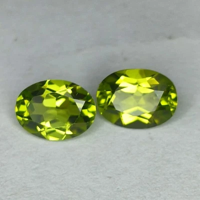 FABULOUS NATURAL BEAUTIFUL  PAKISTAN PERIDOT 2.79Cts  8×6 OVAL PAIR. - Image 1 of 4