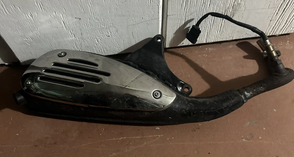 862 A VESPA S150 IE 2013 OEM ВЫХЛОПНОЙ КОЛЛЕКТОР СИСТЕМА И ЗАЩИТНАЯ КРЫШКА - Изображение 1 из 4