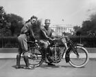 Jeunes hommes posent moto antique années 1900 ancienne 8x10 photographie réimpression