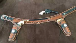 Western Pistolenholster Gürtel Leder Revolver Pistole verziert .22 .35/357 .44/45 Cal - Bild 1 von 5