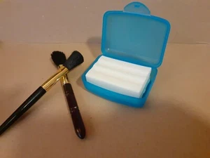 Reinigungsseife für Kosmetikpinsel, Make-up-, u. Schminkpinsel in Klick-Box/Dose - Bild 1 von 4