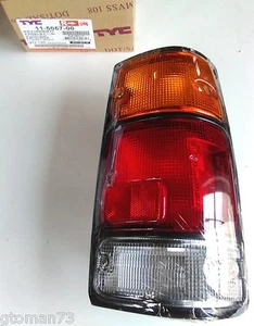 *NUEVO* LUZ TRASERA LATERAL DERECHA/PASO TYC 11-5057-00 PARA AMIGO, RODEO, PASTILLAS FABRICANTE DE EQUIPOS ORIGINALES - Imagen 1 de 4