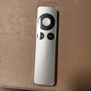Apple TV Replacement Remote Control For Apple TV Silver A1294 New in package - Picture 1 of 3