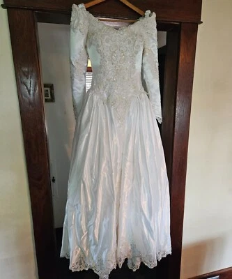 Vintage Demetrios Wedding Dress with Vail Size 6 - Image 1 of 4