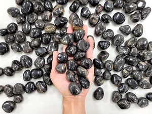 TUMBLED SCHWARZE ONYXKRISTALLSTEINE 1"" bis 2"" MITTLERE GRÖSSE EDELSTEINE GROSS POLIERT - Bild 1 von 4