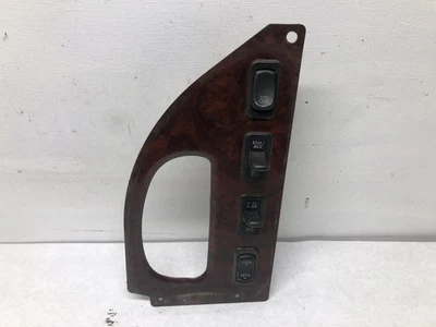 Panel de tablero Freightliner M2 106 SWITCH - Usado Foto 1 de 4