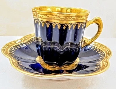 Raro Antiguo G. Dumas Fils Limoges Cobalto Demitasse Taza y Platillo Oro Elevado Foto 1 de 4