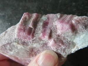 STUNNING RUBELLITE & LEPIDOLITE IN QUARTZ (141 grams / 75 mm) NATURAL PIECE (5) - Picture 1 of 9
