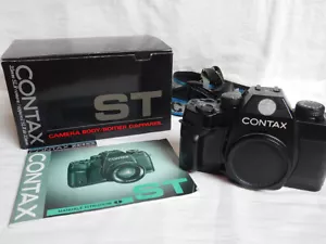 Contax ST 35mm SLR Film Camera + Scatola Box in Excellent Condition+Belt Cinghia - Foto 1 di 14