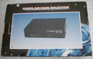 Video Source Selector: 4 In - 1 Out - Very good condition - In Original Box - Photo 1/6