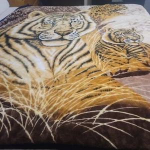 Manta Reversible Queen Size Tiger Dolphin 72 x 88" Romance 2 Capas - Imagen 1 de 11
