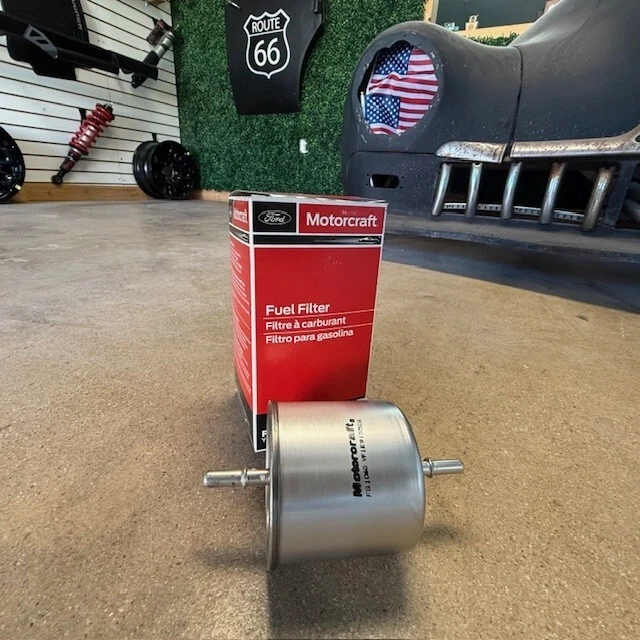 (1) genuine Fuel Filter Motorcraft FG-1060 - Image 1 of 3