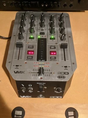 Behringer VMX200 PRO VCA Mezclador DJ Profesional 2 CANALES Bonito y Funcionando Foto 1 de 4