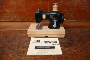 Vintage 1975 Holly Hobbie Toy Crank Sewing Machine - Durham Industries Inc - Picture 1 of 8