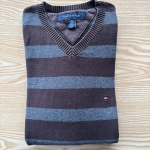 Tommy Hilfiger XS Jumper Mens Brown Grey 20" Pit-to-Pit Designer V Neck Striped - Picture 1 of 10
