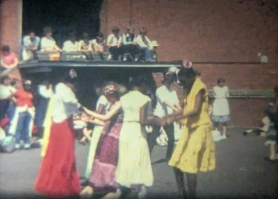 Carrete de película casera Super 8 afroamericano blanco niños evento escolar años 70 sur Foto 1 de 4