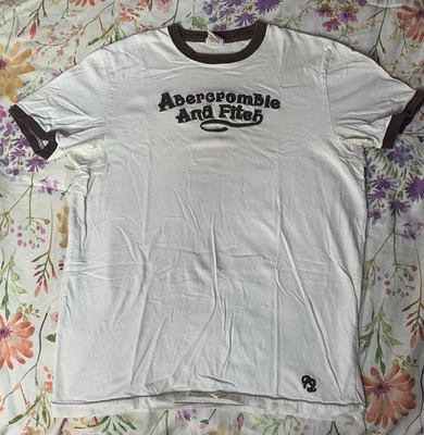 Camiseta para mujer Abercrombie & Fitch blanca con timbre músculo bordado letras, L Foto 1 de 4
