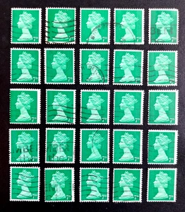 25 QUEEN ELIZABETH II 7d DEFINITIVE STAMPS - Picture 1 of 1