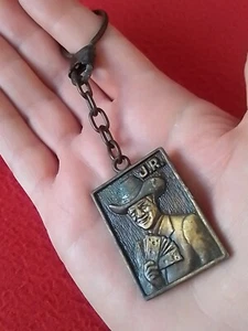 LLAVERO OLD KEYRING SERIE DE TV DALLAS JR J.R. POZOS DE PETRÓLEO AÑOS 70 80 VER. - Imagen 1 de 4