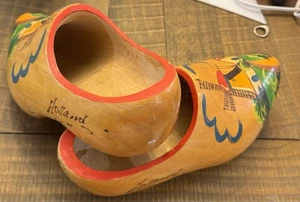 Holland Dutch: hand carved & painted wooden shoes (Antique) 11 Inches - Picture 1 of 10
