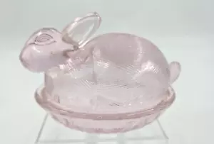 L.E. Smith Pink Glass Bunny On Nest Candy Dish 4 1/2" Easter - Picture 1 of 4